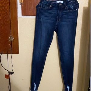 Kancan size 9/28 skinny frayed legs